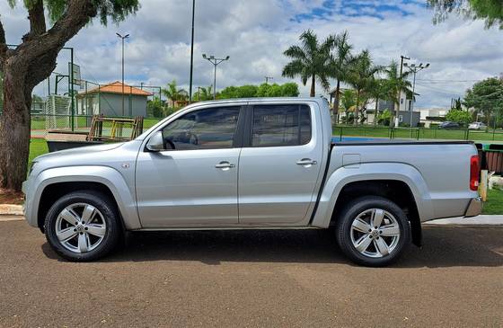 VOLKSWAGEN AMAROK 2.0 HIGHLINE 4X4 CD 16V TURBO INTERCOOLER DIESEL 4P AUTOMÁTICO VOLKSWAGEN AMAROK 2.0 HIGHLINE 4X4 CD 16V TURBO INTERCOOLER DIESEL 4P AUTOMÁTICO